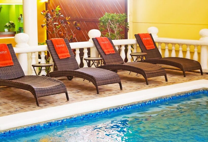 هتل Beverly's Oasis Suites