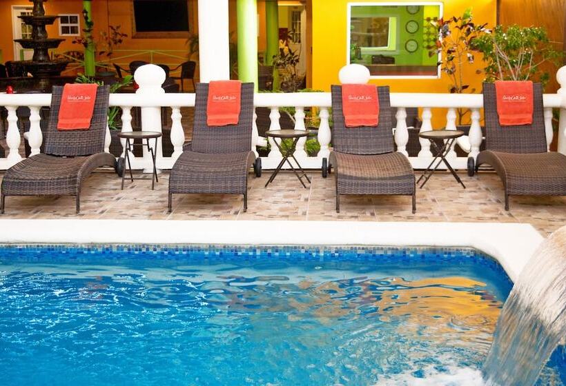 هتل Beverly's Oasis Suites