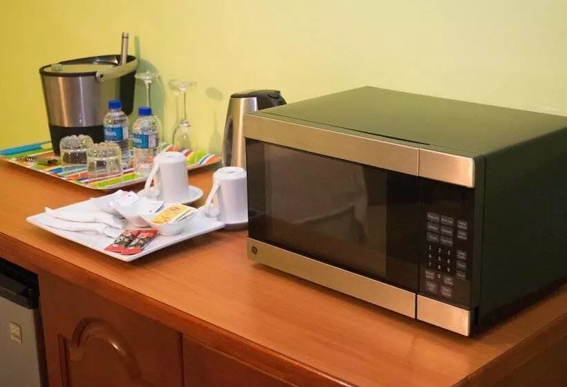 هتل Beverly's Oasis Suites