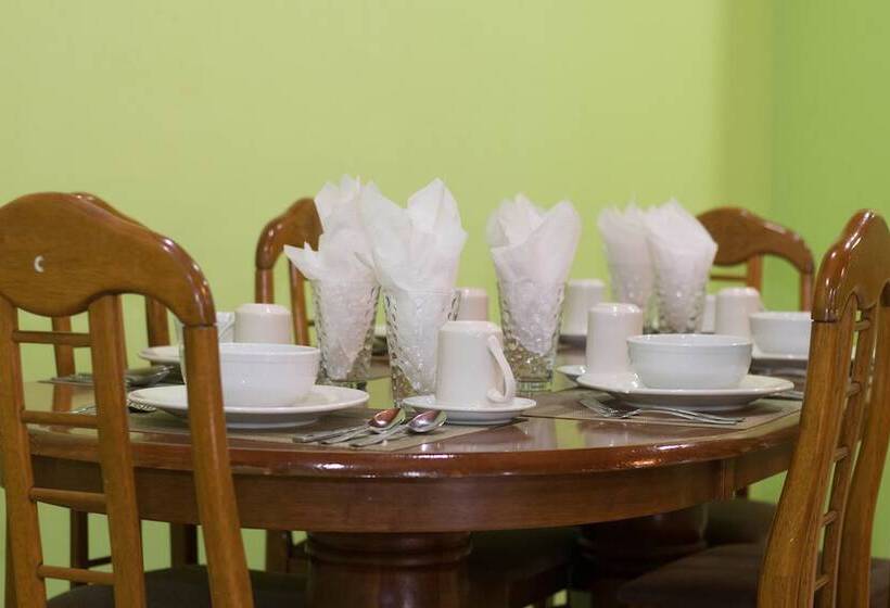 هتل Beverly's Oasis Suites