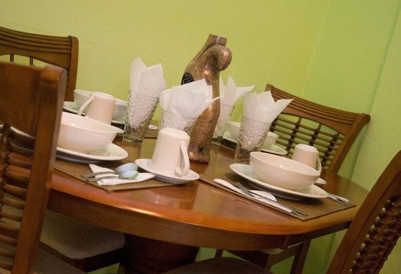 هتل Beverly's Oasis Suites