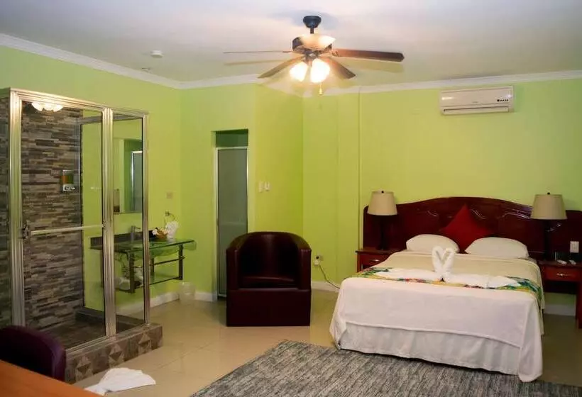 هتل Beverly's Oasis Suites