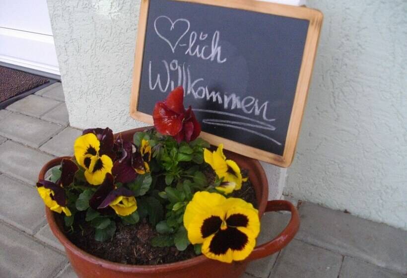 ホテル Vierjahreszeiten Appartments