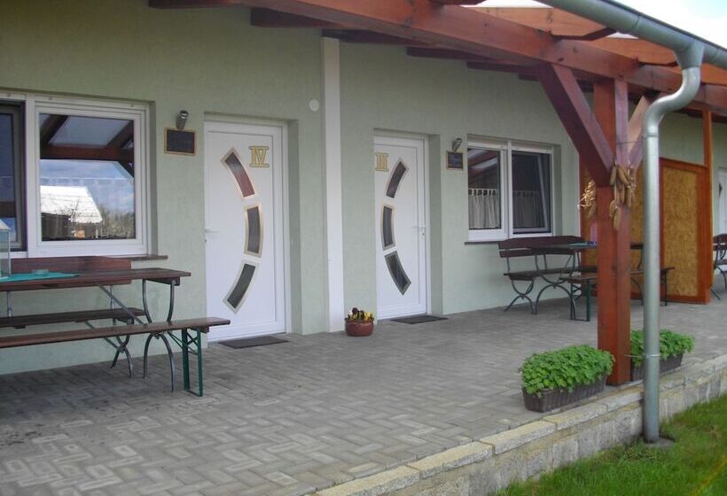 ホテル Vierjahreszeiten Appartments