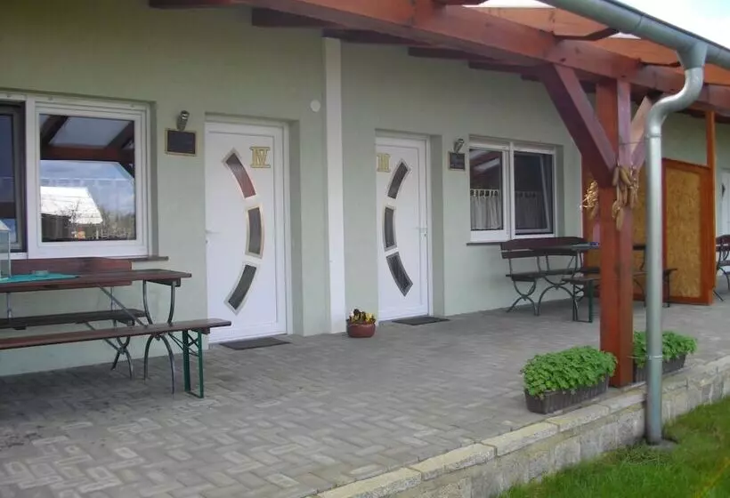 Hotelli Vierjahreszeiten Appartments