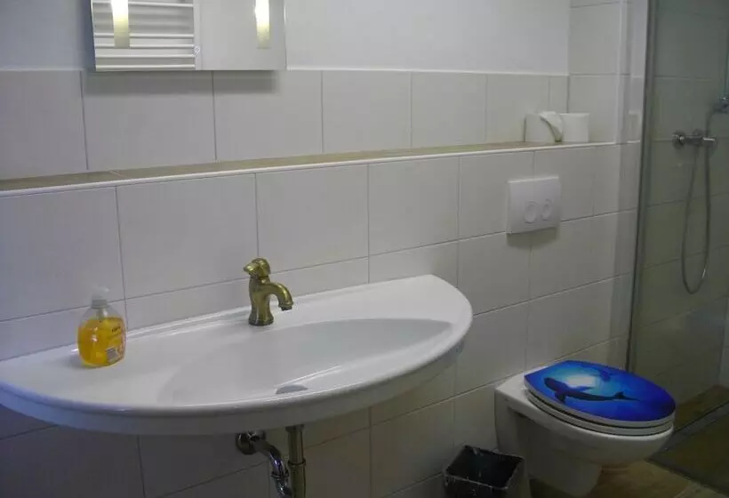 Hotelli Vierjahreszeiten Appartments