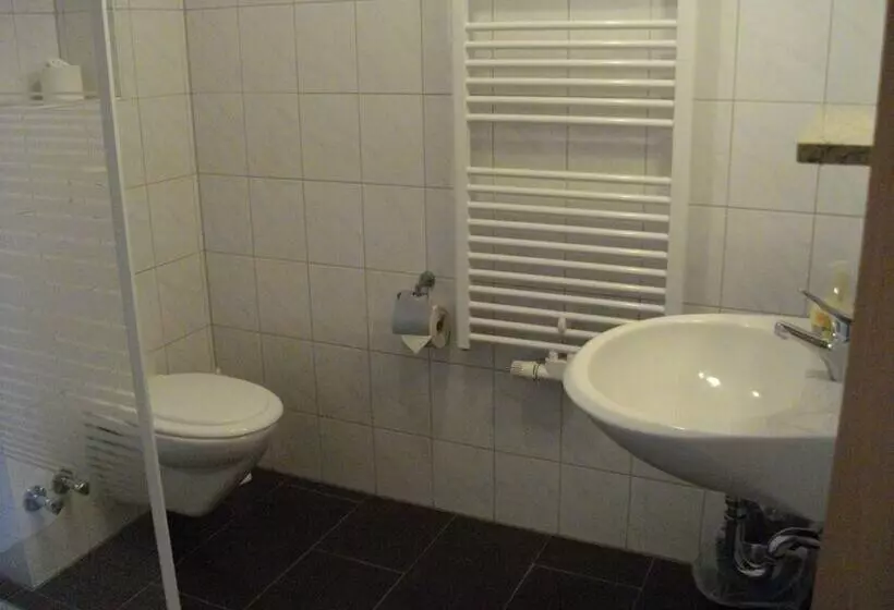 Hotelli Vierjahreszeiten Appartments