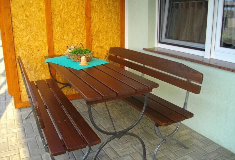 ホテル Vierjahreszeiten Appartments