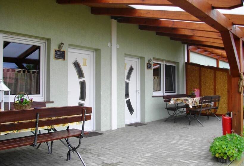 ホテル Vierjahreszeiten Appartments