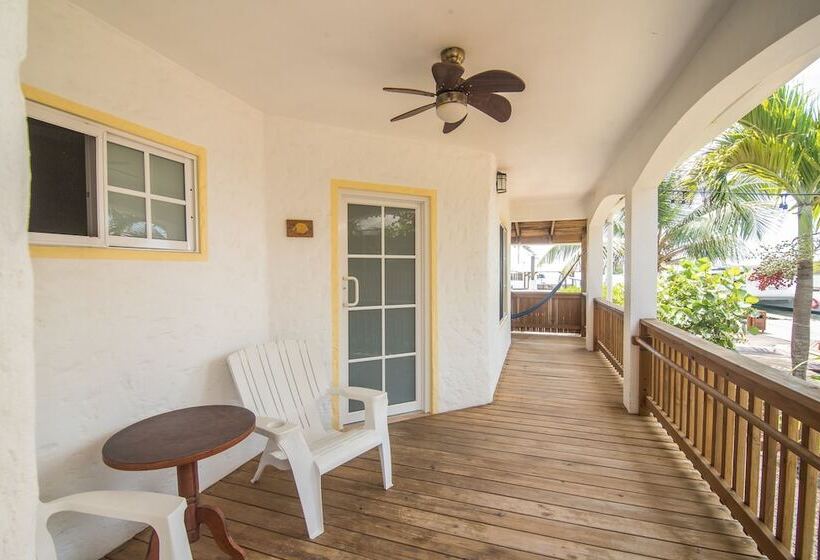 هتل Wikkid Resort