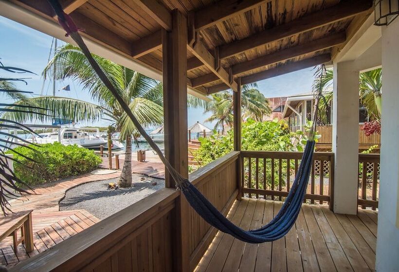 هتل Wikkid Resort