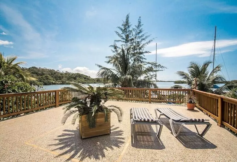 هتل Wikkid Resort