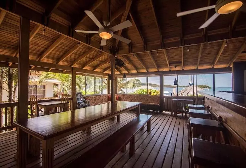 هتل Wikkid Resort