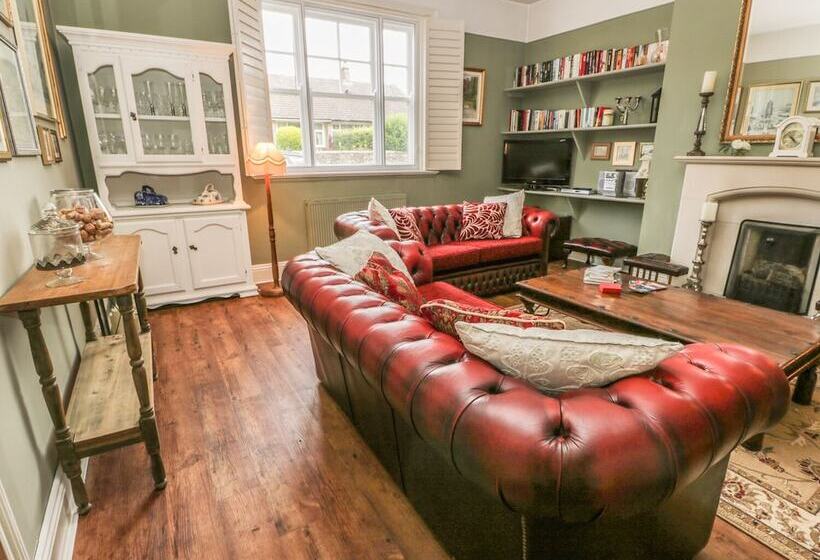 Londesborough Cottage