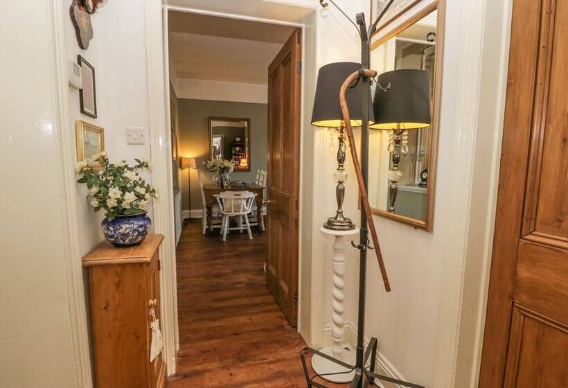 Londesborough Cottage