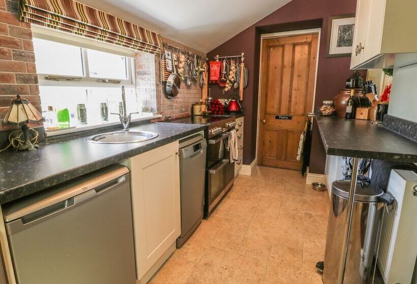 Londesborough Cottage