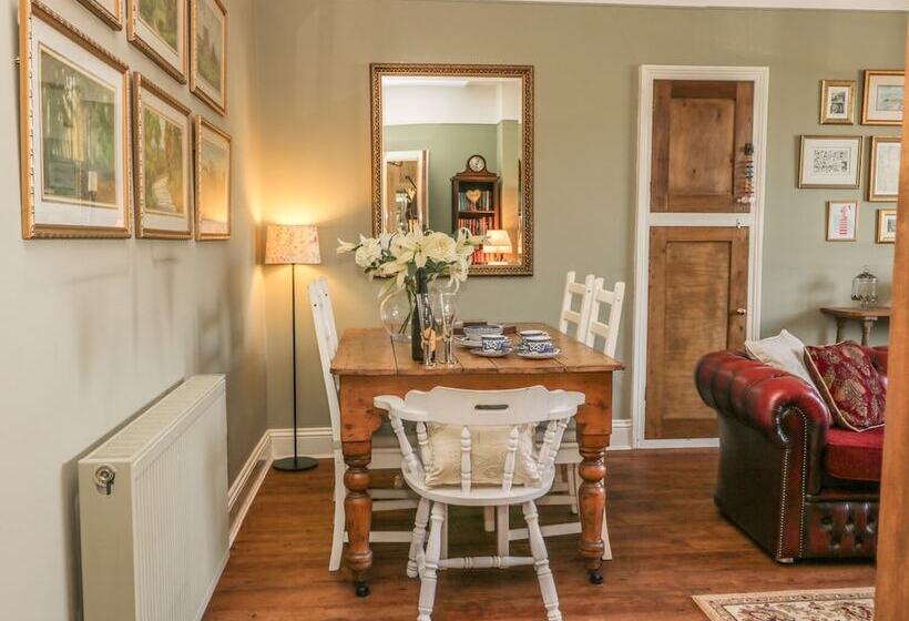 Londesborough Cottage