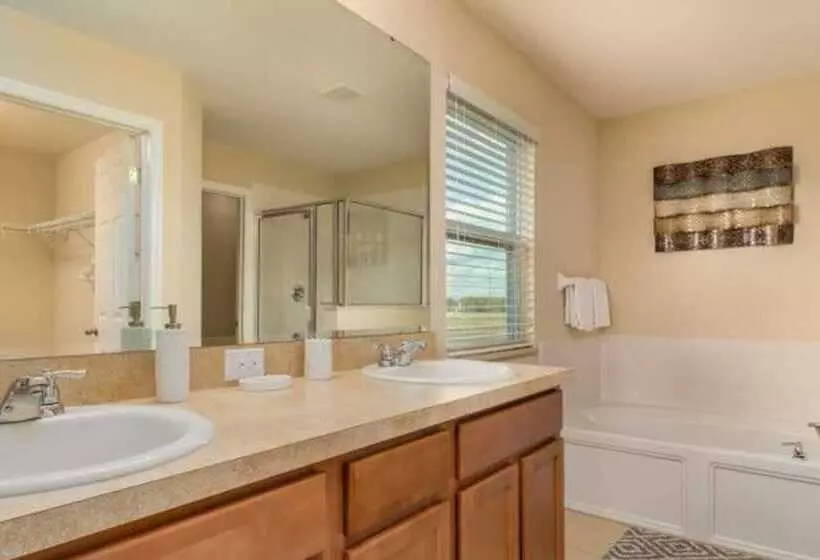 Marbella South   Lovely 5bd/3.5ba Ph #5ms040