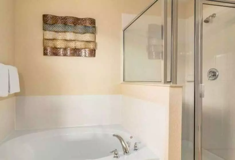 Marbella South   Lovely 5bd/3.5ba Ph #5ms040