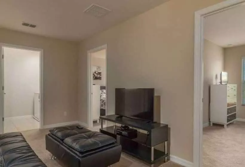 Marbella South   Lovely 5bd/3.5ba Ph #5ms040