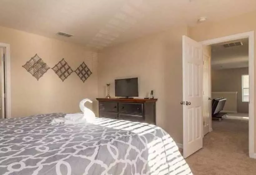 Marbella South   Lovely 5bd/3.5ba Ph #5ms040