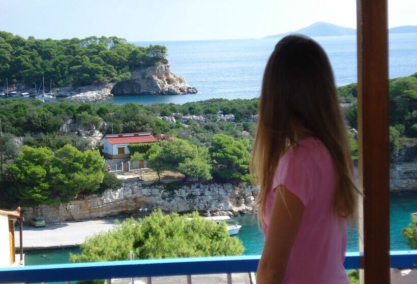 پانسیون Ethra