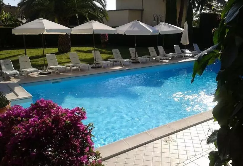 Отель Albergo Roma