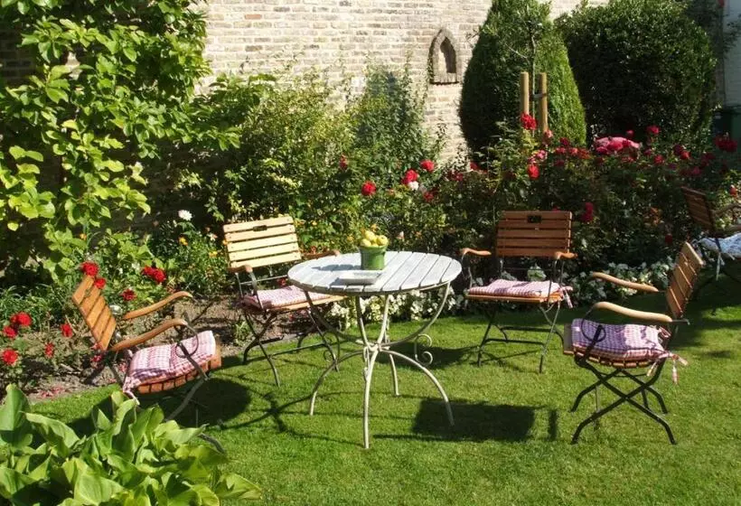 Отель B&b Auberge De Klasse