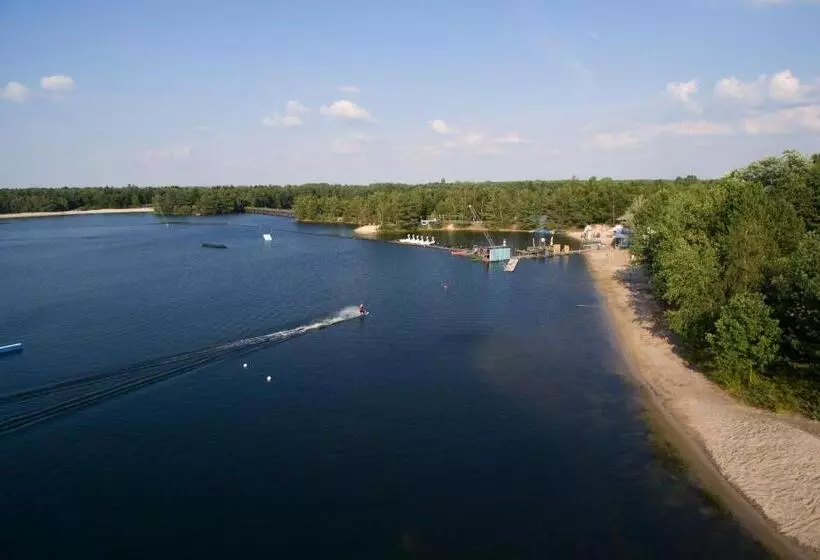 هتل Center Parcs De Vossemeren