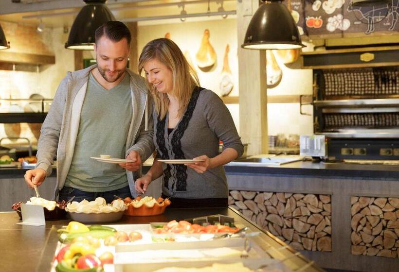 هتل Center Parcs De Vossemeren