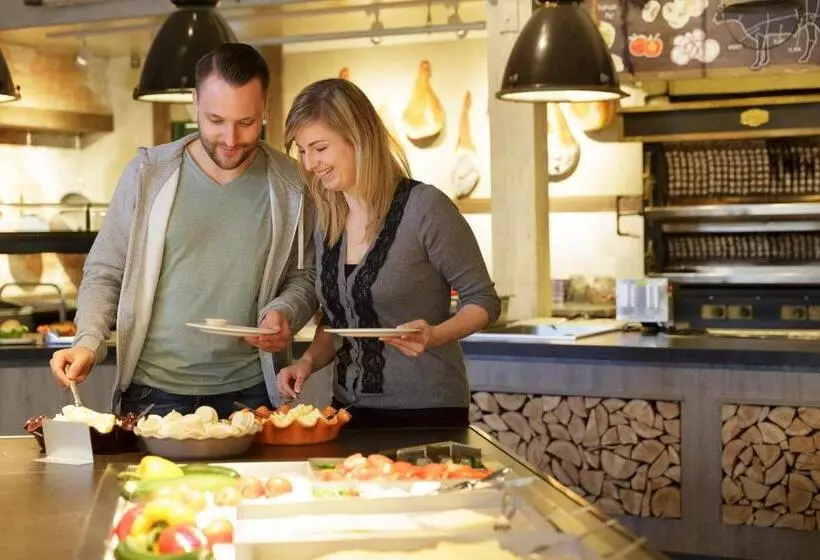 هتل Center Parcs De Vossemeren