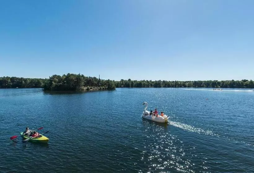 هتل Center Parcs De Vossemeren