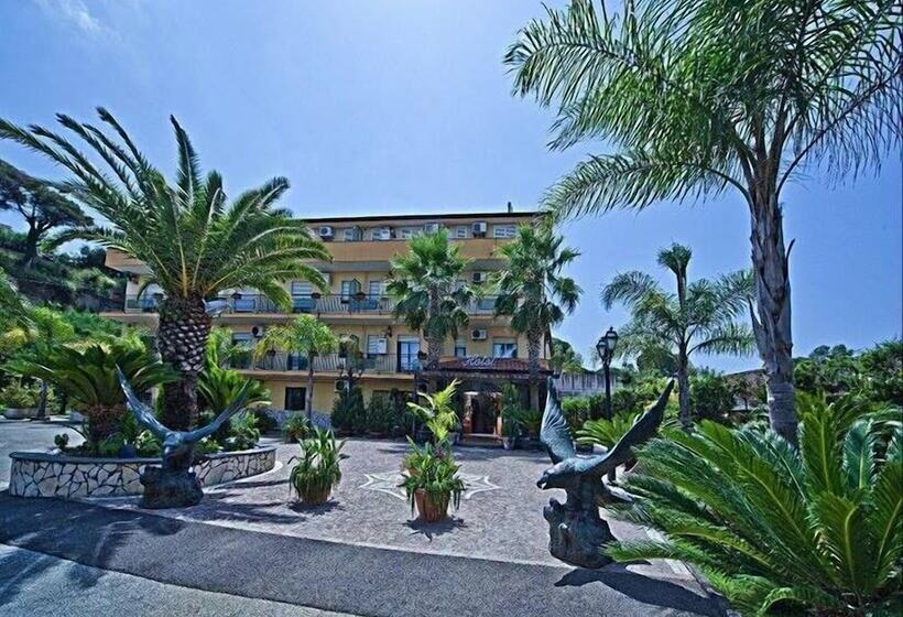 Отель Happy Days