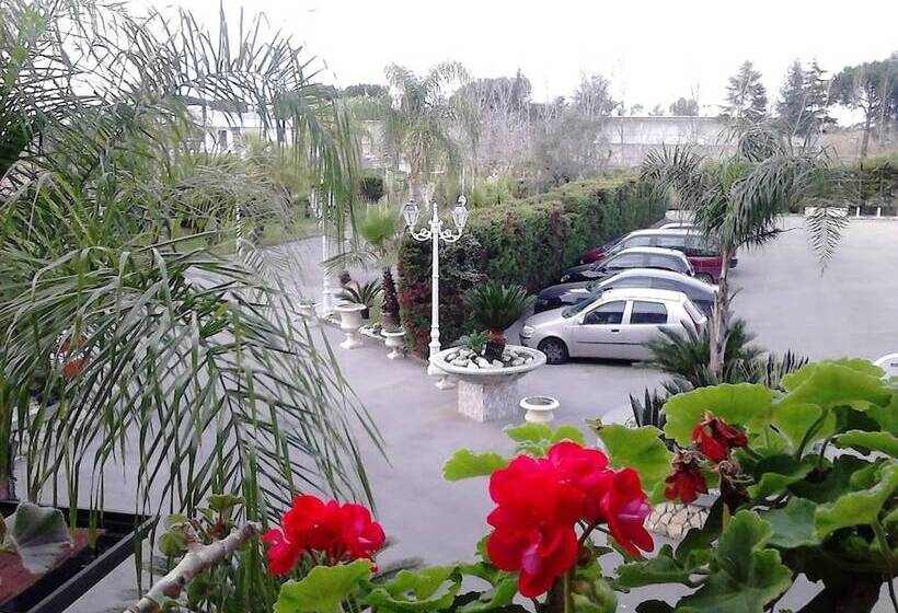 Отель Happy Days