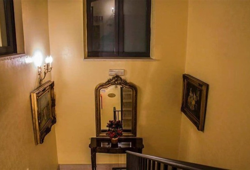 Отель Happy Days