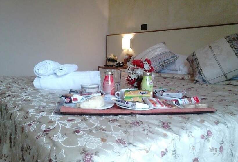 Отель Happy Days