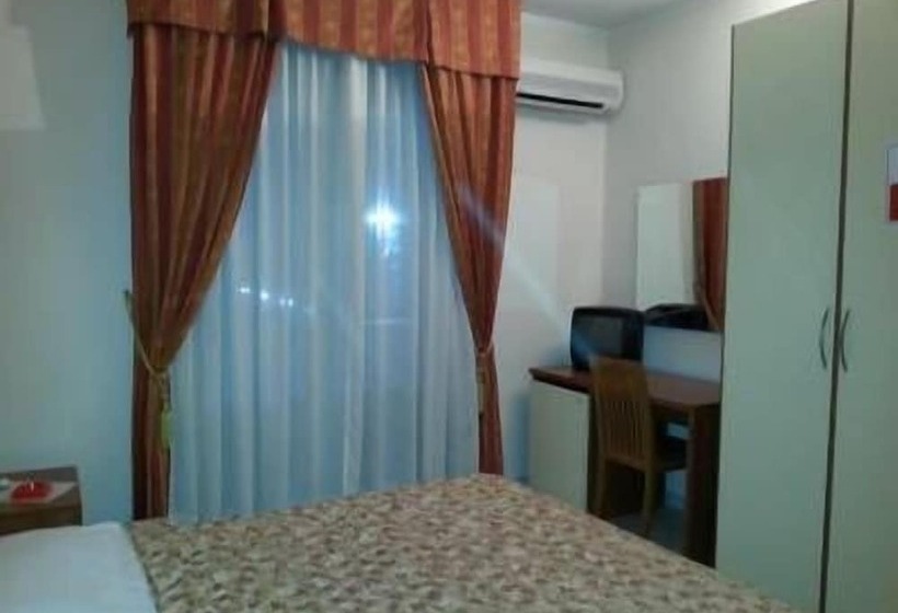 Отель Happy Days