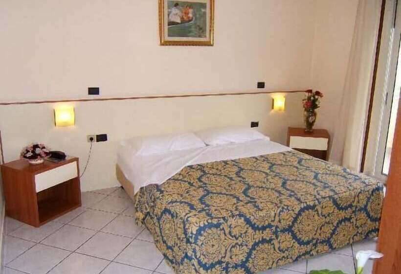 Отель Happy Days