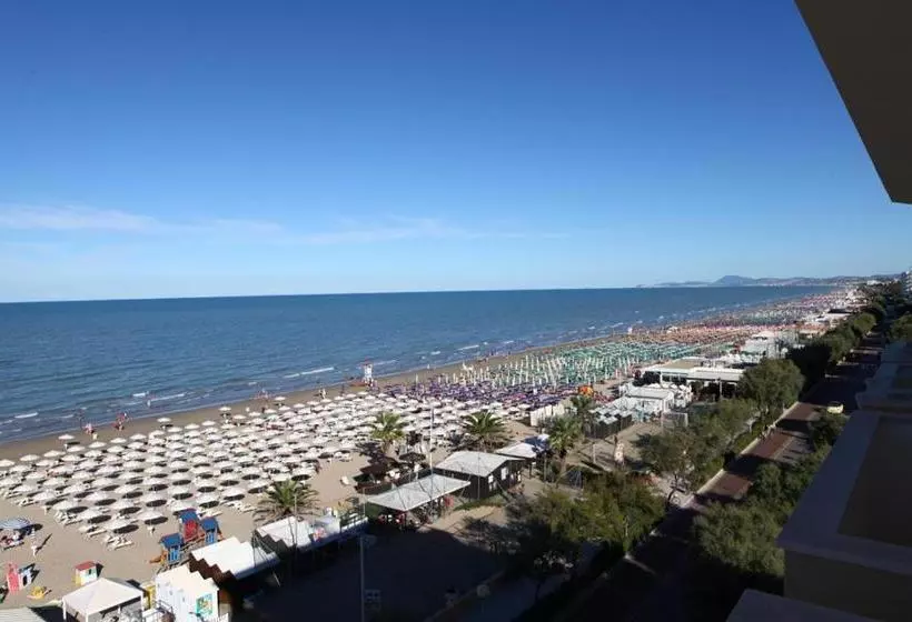 Отель Hollywood