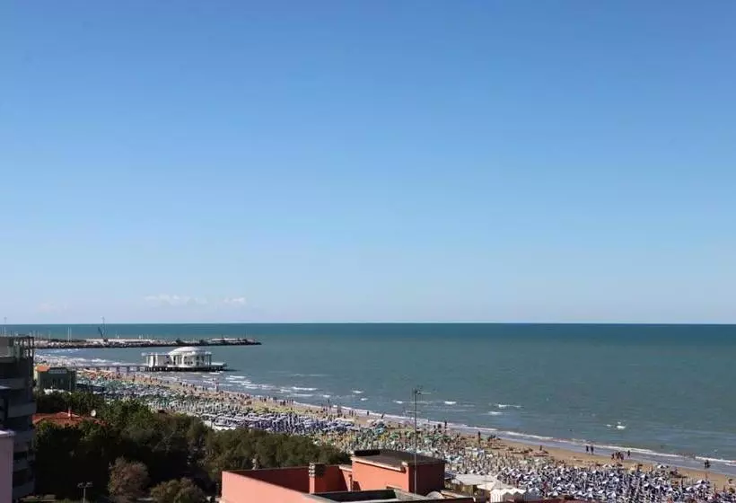 Отель Hollywood