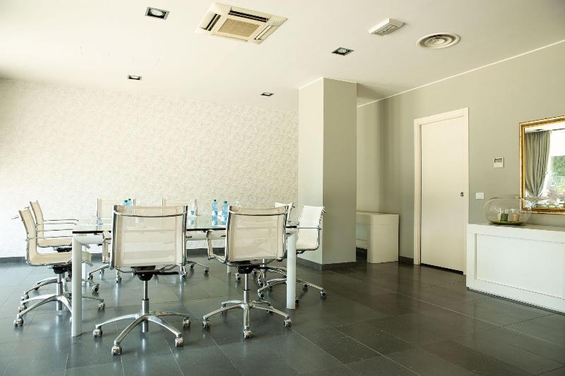 One Hotel & Restaurant