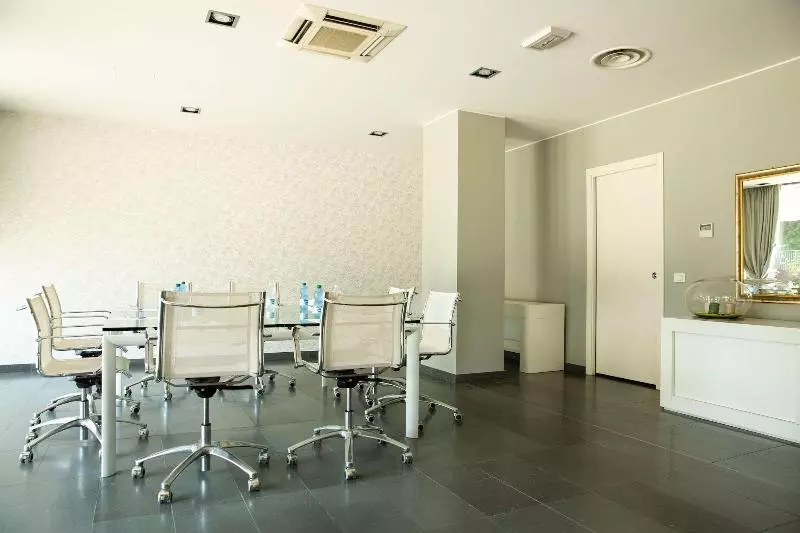 One Hotel & Restaurant