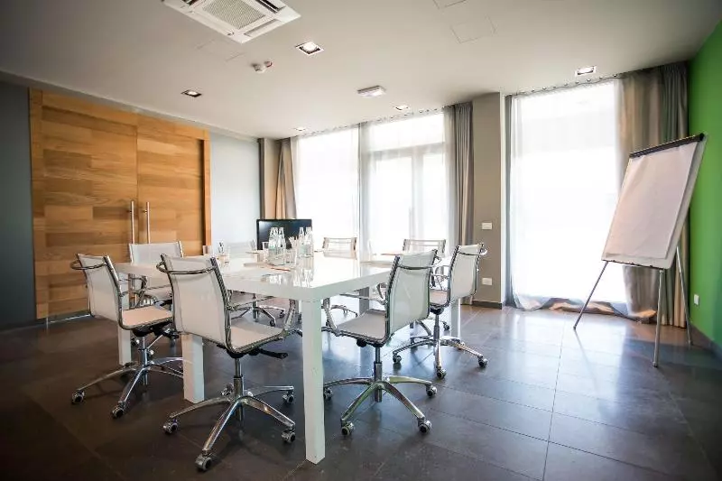 One Hotel & Restaurant