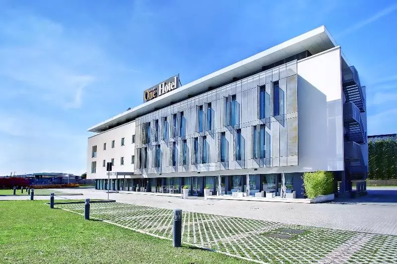 One Hotel & Restaurant