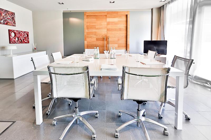 One Hotel & Restaurant