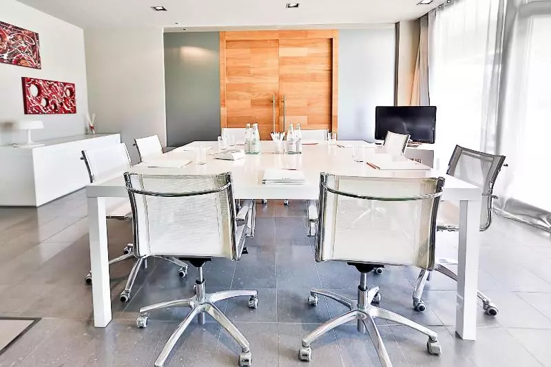 One Hotel & Restaurant