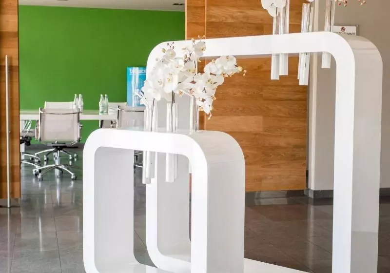 One Hotel & Restaurant