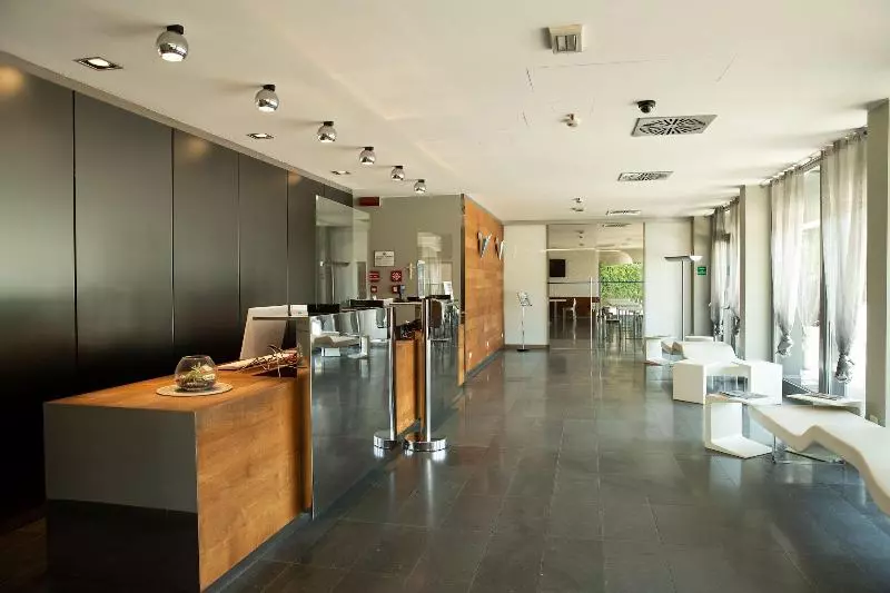 One Hotel & Restaurant