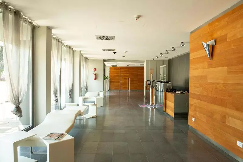 One Hotel & Restaurant