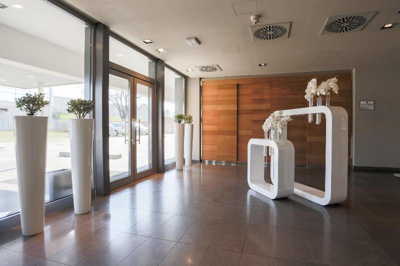 One Hotel & Restaurant